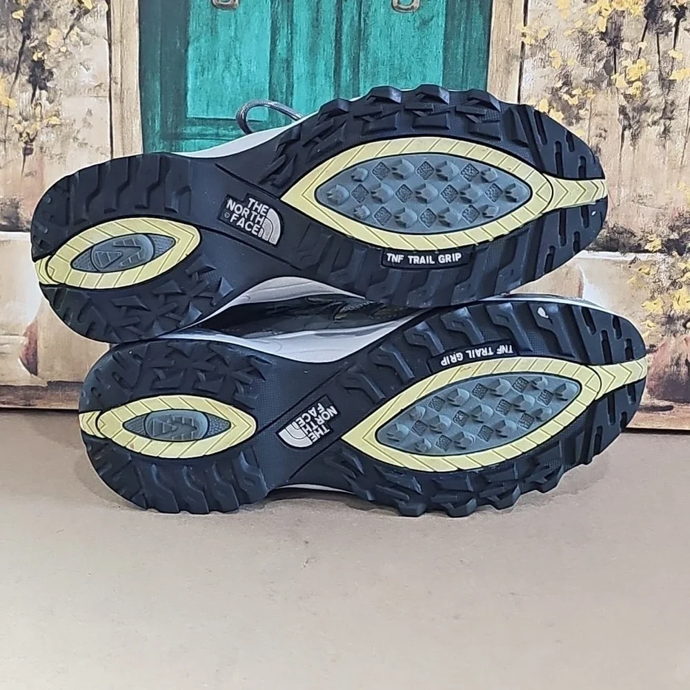 The North‎ Face WOMEN'S ULTRA GORE-TEX® SURROUND MID Light Hiking Shoe Boot 9.5